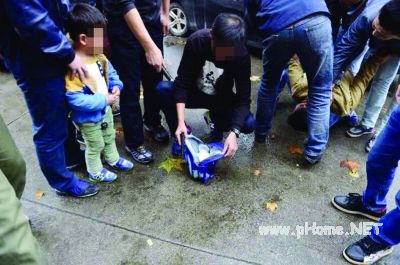 幼童书包搜出1公斤毒品 毒父为掩人耳目带子贩毒