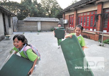 渴望艺术滋养校园一角里的“舞蹈梦”（组图） 