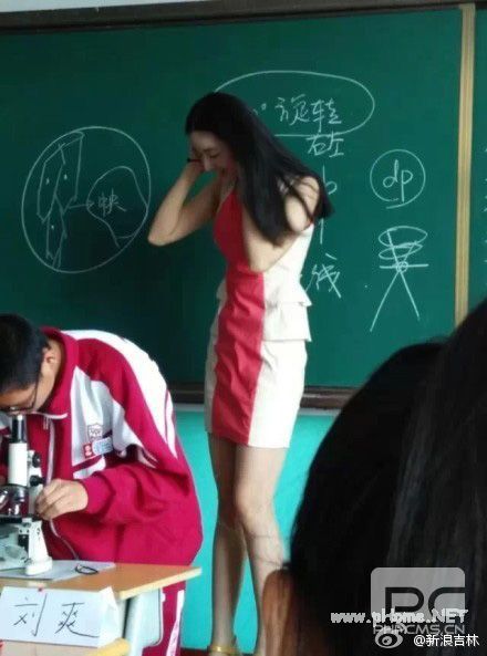 吉林女教师被同学誉为最美生物老师 长相甜美迷人