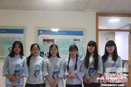 江苏师范大学开设女子学堂着民国服饰上课(图) 