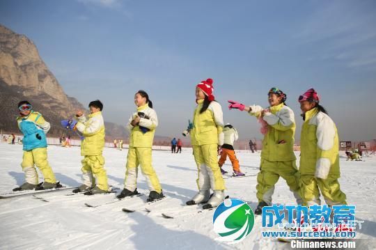 京城小学生的冰雪情：第一堂滑雪课 