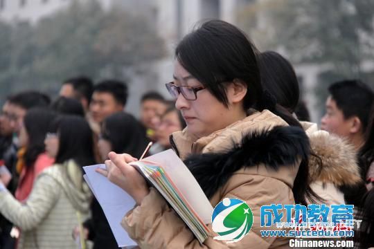 山东大学生招聘会见闻：“按图索骥”理性选择 