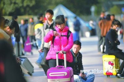 最长寒假迎来学生客流高峰 