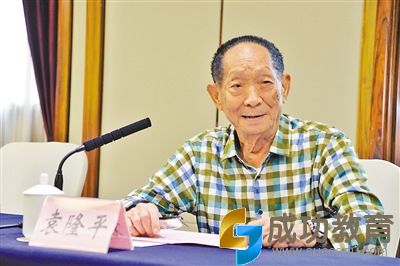 袁隆平重庆考察：书本和电脑都种不出水稻（图）