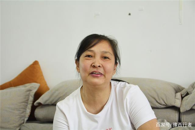 超强毅力!女子10年绣完36米长清明上河图,花万元买了十字绣的材料