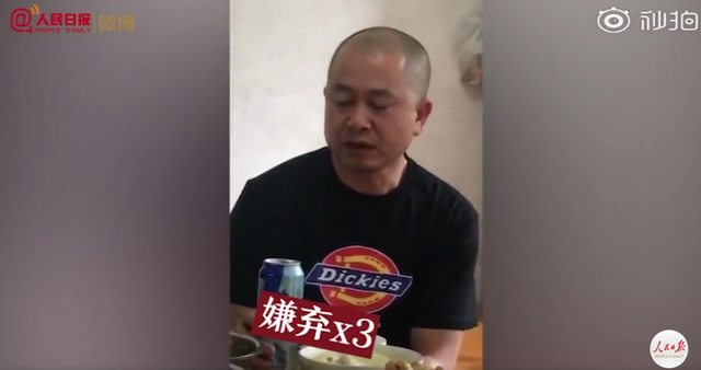 看哭网友！儿子退伍偷偷回家 母亲激动到无法自控