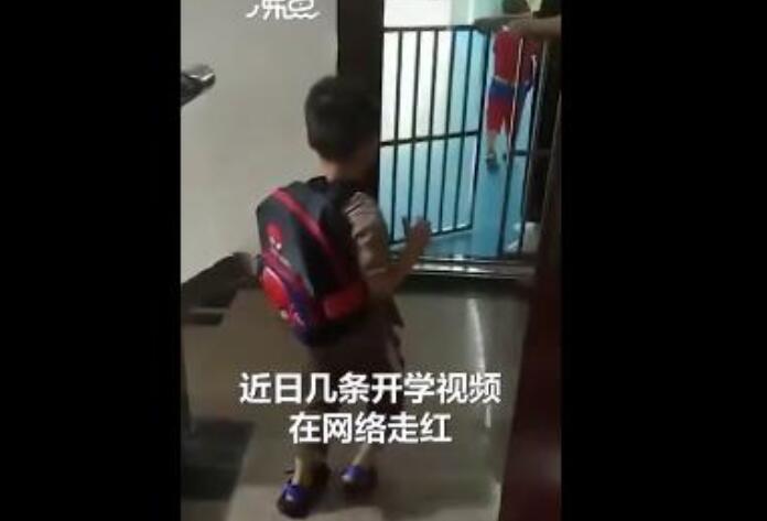 不用担心迟到！男孩推开家门对面就是幼儿园 1秒到校是什么体验？