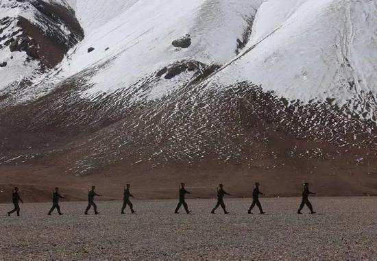 打脸了,印度官员宣称被解放军“绑架”的5人,突然出现! 打脸了,印度官员宣称被解放军“绑架”的5人,突然出现!