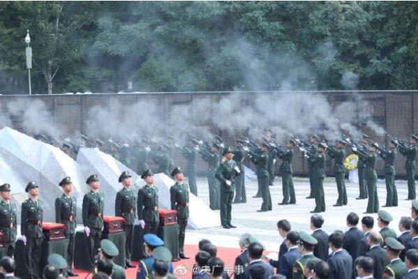 第七批在韩志愿军烈士安葬仪式 运-20首次送志愿军烈士遗骸回家