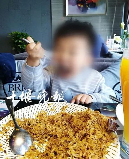 【悲剧】高楼坠玻璃砸中幼童致死 到底发生了什么事？