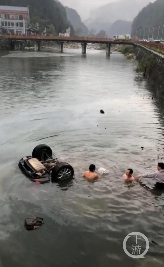 【紧急通报】武汉一副区长自驾游坠河身亡，现场图曝光