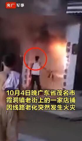 致敬中国军人！休假战士被爆炸气浪冲飞仍救火 现场发生了什么？