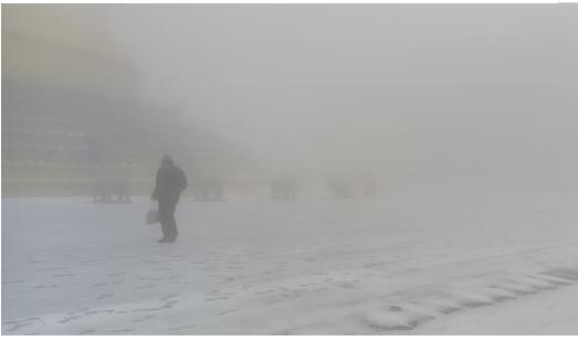 【大片】四川峨眉山迎入秋来第一场雪 让人又惊又喜