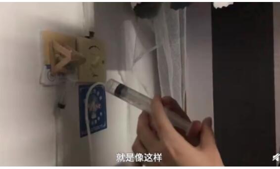 00后大学生发明宿舍关灯神器 无独有偶，关门神器了解一下