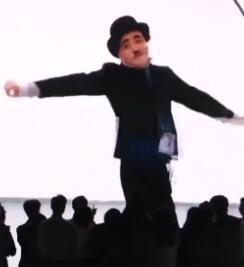 卓别林本卓!川美校庆院长变身卓别林逗笑全场