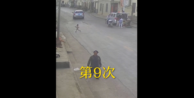 谁来担责?女童马路往返跑10次被撞 这哪是车撞人,明明就是人撞车了