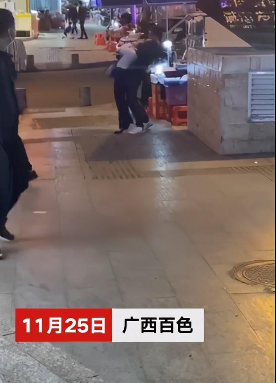 太恐怖了!广西一男子当街锁喉割伤女子:诈骗了我20几万