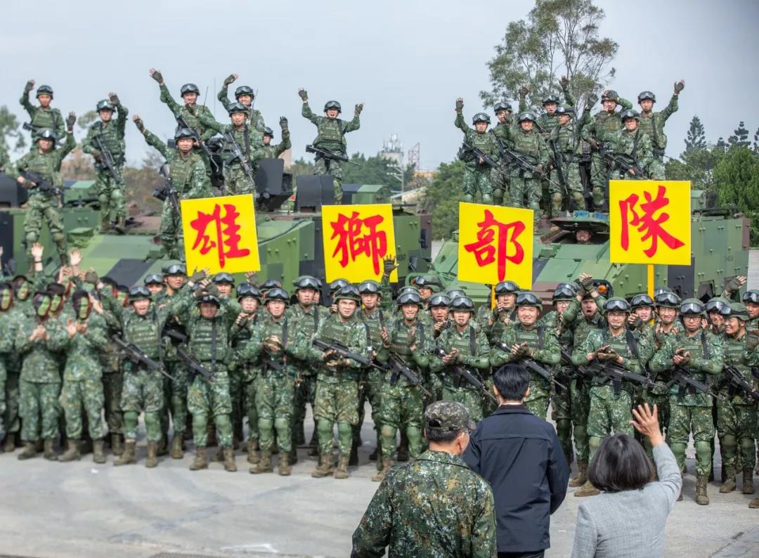 越来越近：中国空军与美军机同日现身台西南空域！