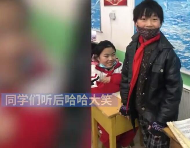 祖师爷赏饭吃!小学生教室表演单口相声走红,网友喊话德云社