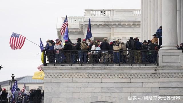 美国百名外交官上书蓬佩奥 呼吁谴责特朗普煽动暴乱行为