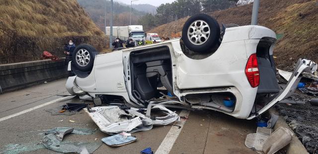 韩国车祸6名中国死者多为建筑工人 行车记录仪拍下了车祸瞬间