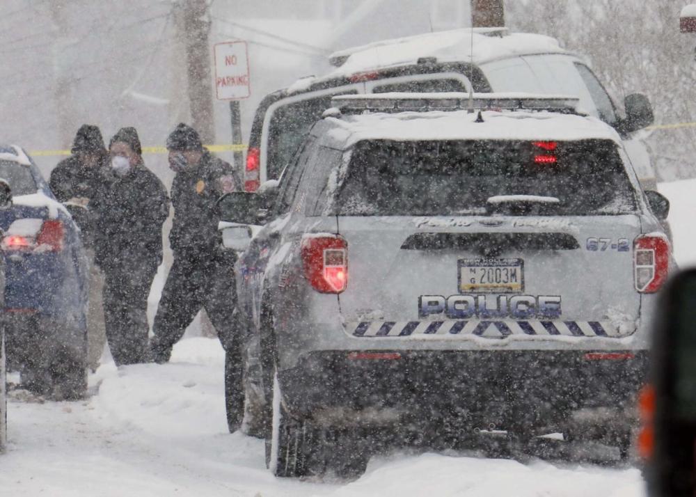 不敢相信！美国一男子因铲雪冲突，枪杀邻居后自杀