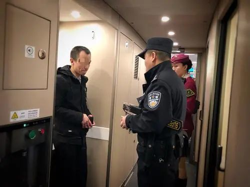 多地铁路部门：旅客乘火车进京须持核酸阴性证明！躲高铁卫生间吸烟被限乘180天