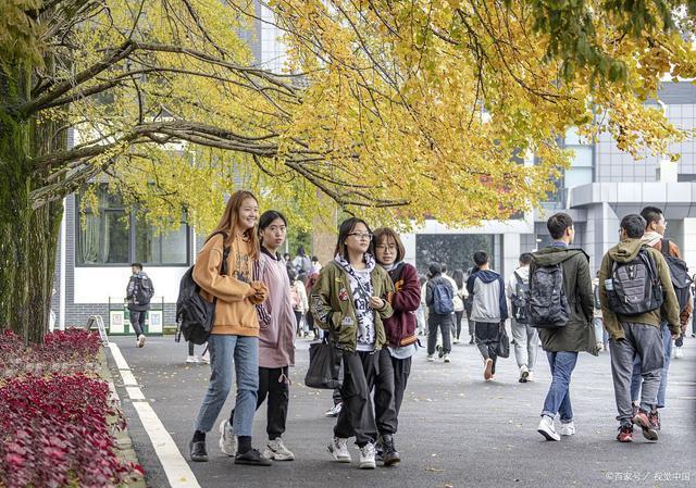 龌龊！上海北郊高中一男生在女厕安监控