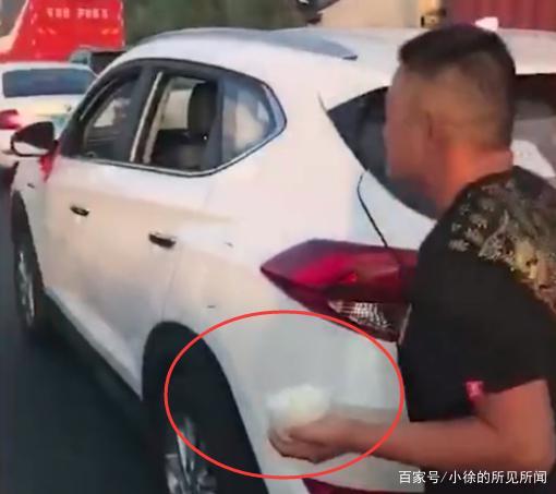 高速上的干饭人！高速遇堵车 男子后备箱盛饭开吃引围观