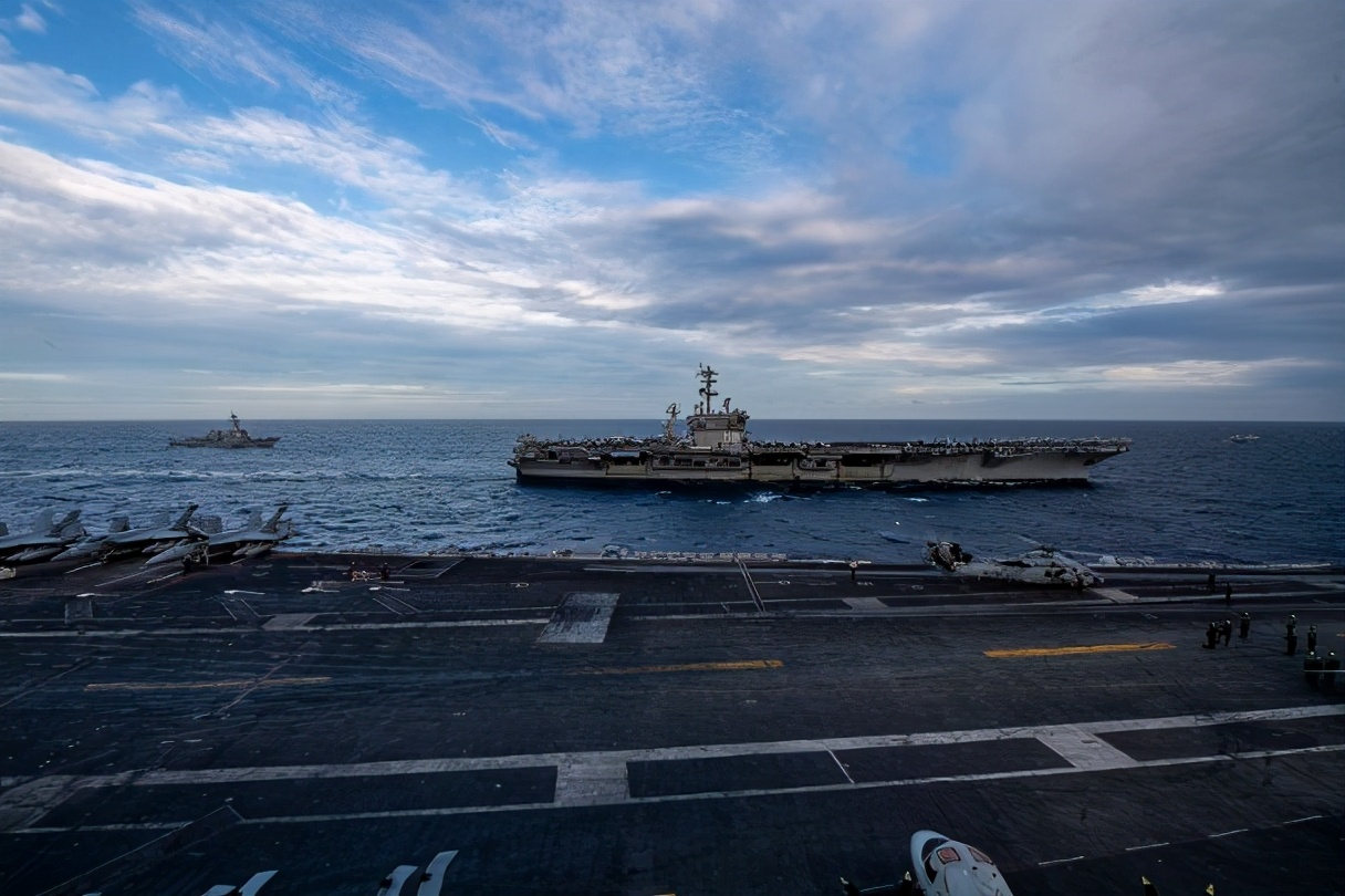 俄媒:美国实力不足 要拉拢英法海军来南海对抗中国! 俄媒:美国实力不足 要拉拢英法海军来南海对抗中国!