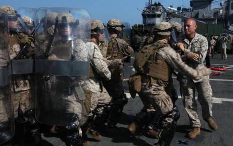 俄媒:美国实力不足 要拉拢英法海军来南海对抗中国! 俄媒:美国实力不足 要拉拢英法海军来南海对抗中国!