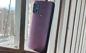 Moto G50泄漏的媒体渲染图展示了G100的这种更便宜的替代品