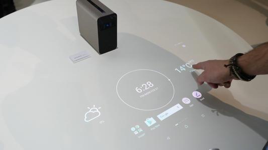 索尼的Xperia Touch投影仪可将任何表面变成Android设备