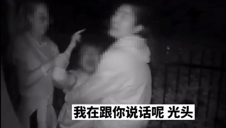 惊呆！女子酒后爬豪车上蹦迪致车损28万，发生了什么？