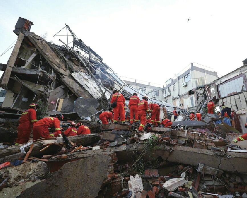 苏州酒店坍塌致1人遇难9人失联 住建部派员赶赴事故现场，事故原因仍在调查中