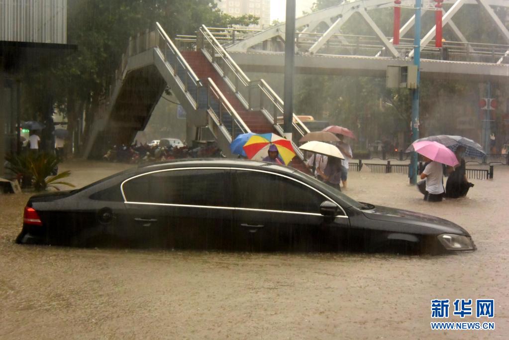 郑州遭遇历史极值暴雨