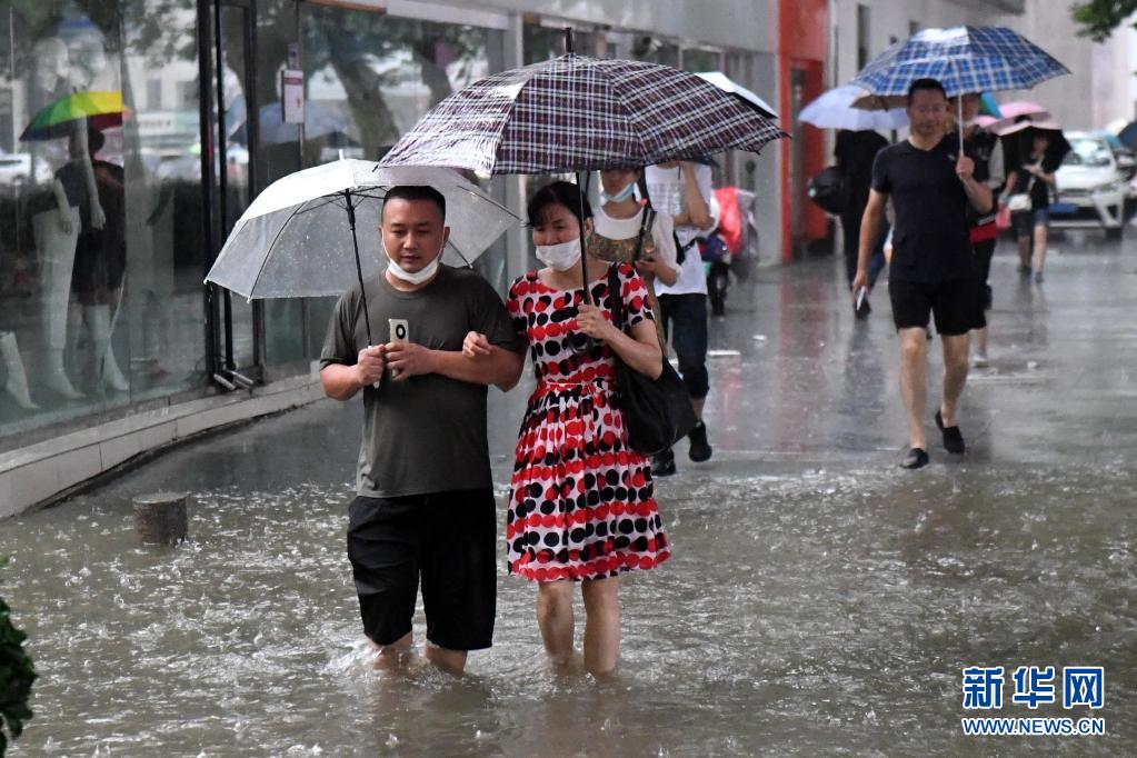 郑州遭遇历史极值暴雨